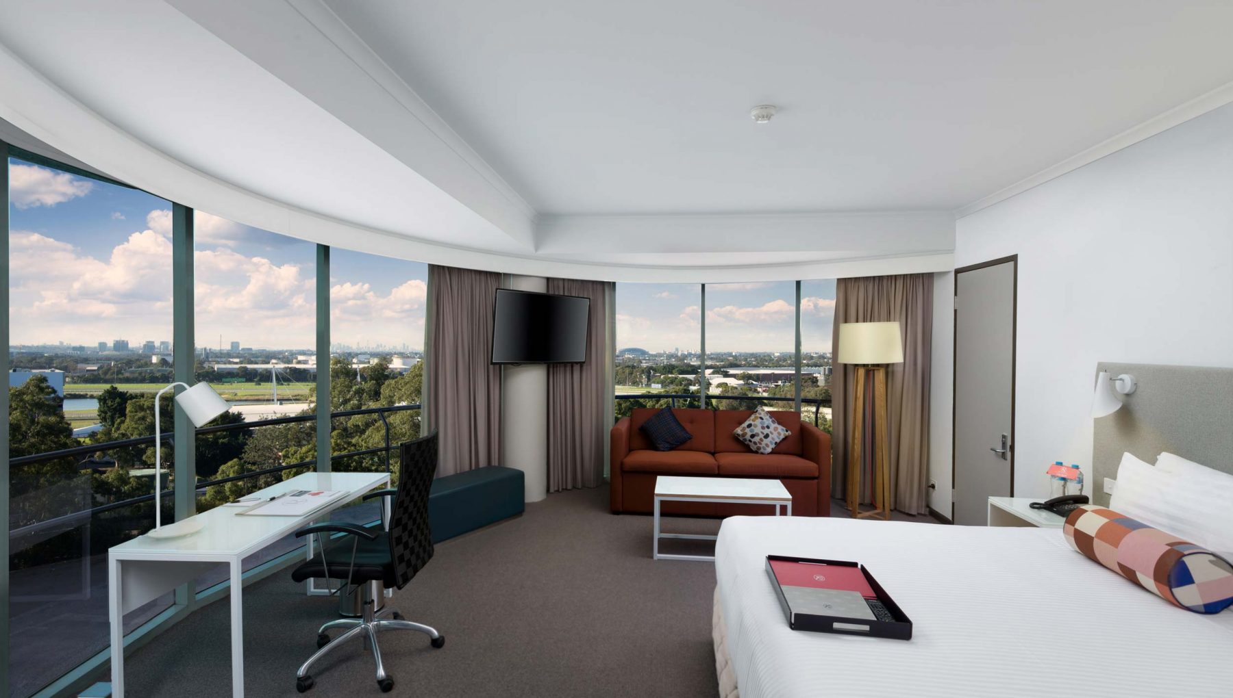 Rydges Parramatta - Panorama Suite - Bedroom