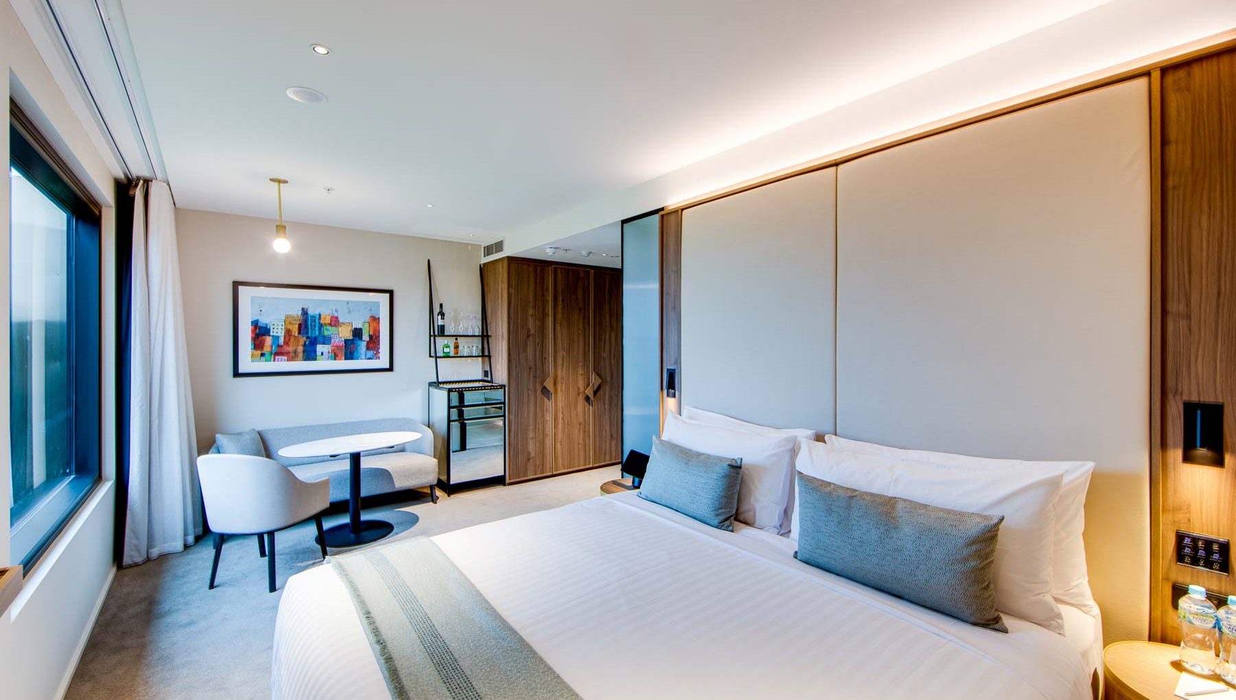 River Studio King - Bed v2 - Oval Hotel