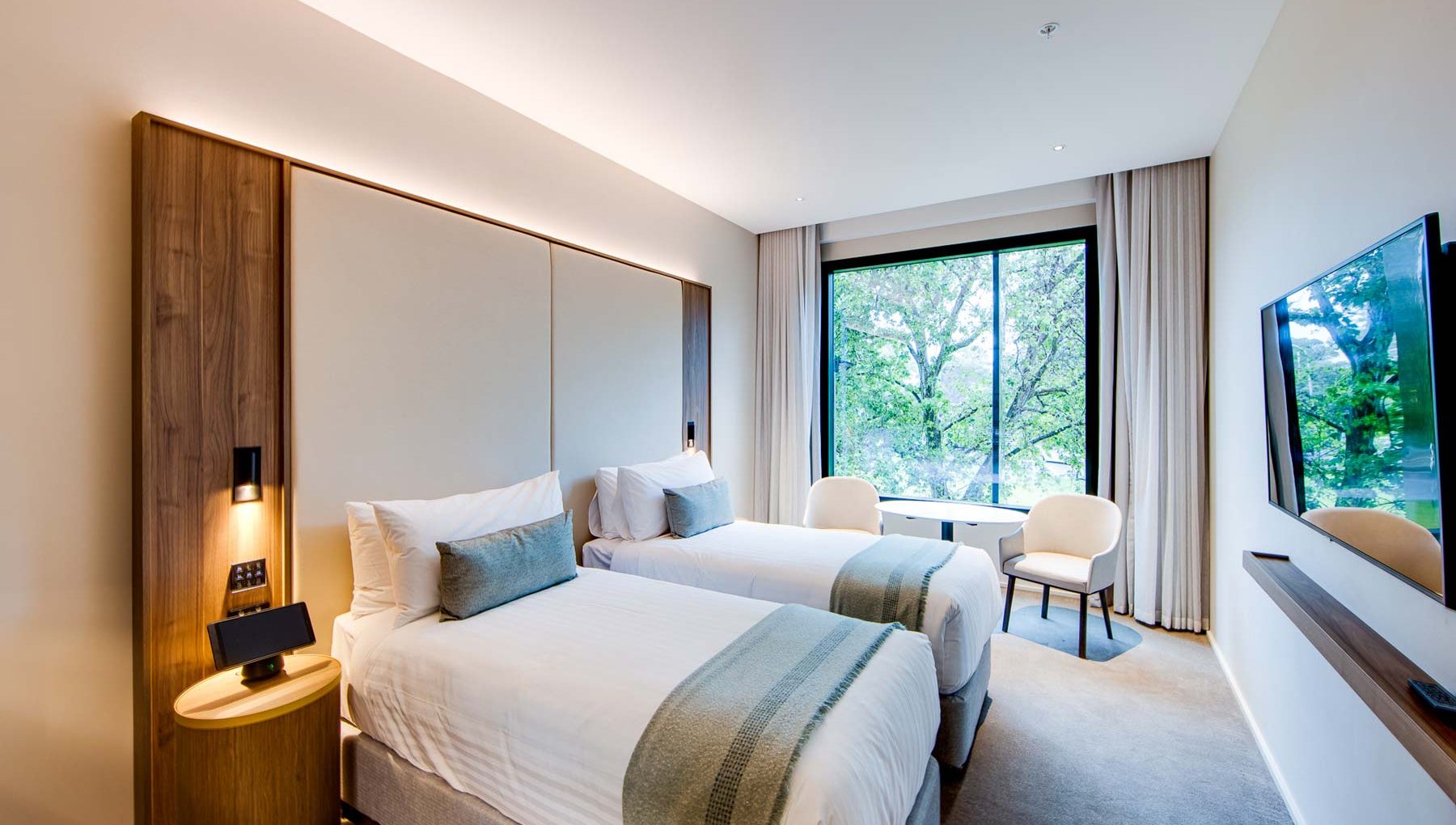 Parkland Twin - Window Side - Oval Hotel