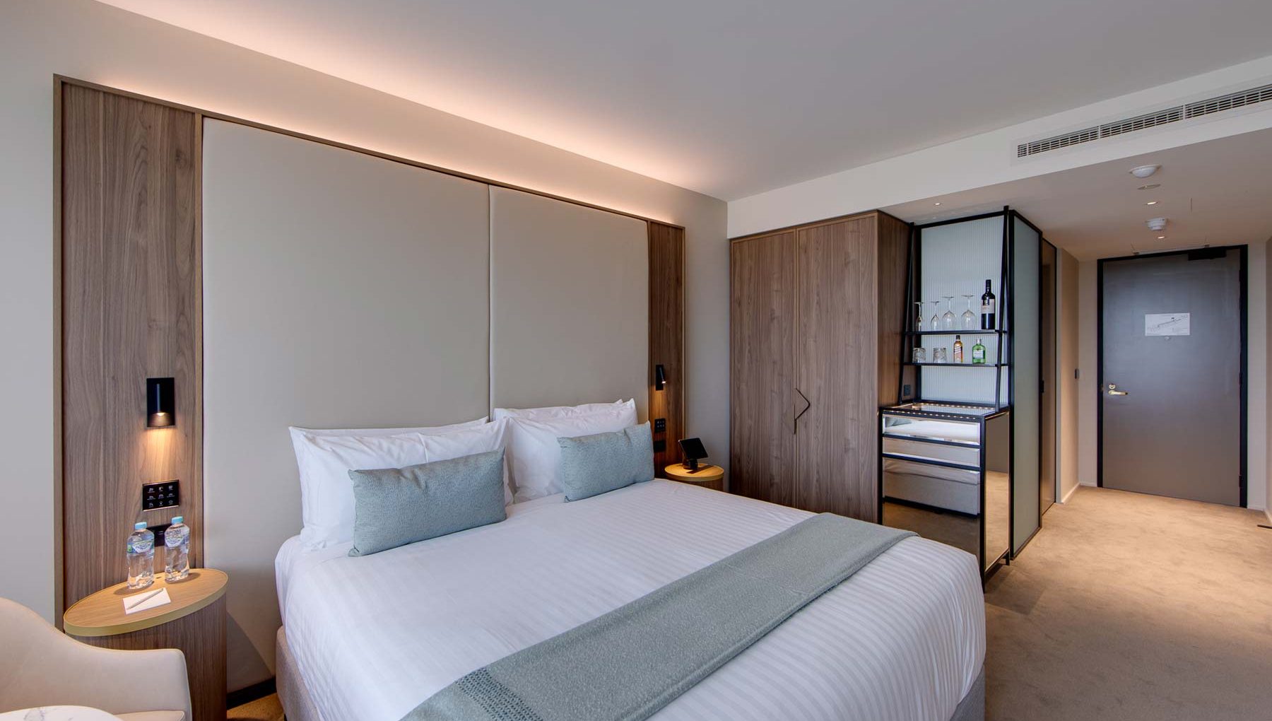 Parkland King - Bedroom - Oval Hotel
