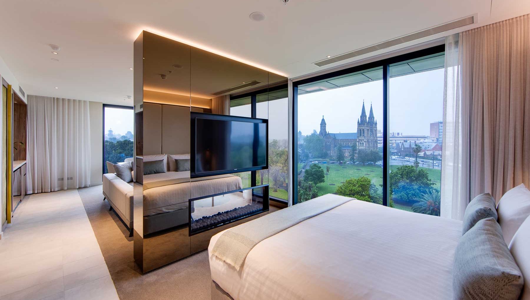 Cathedral Suite - TV and Fireplace - Oval Hotel