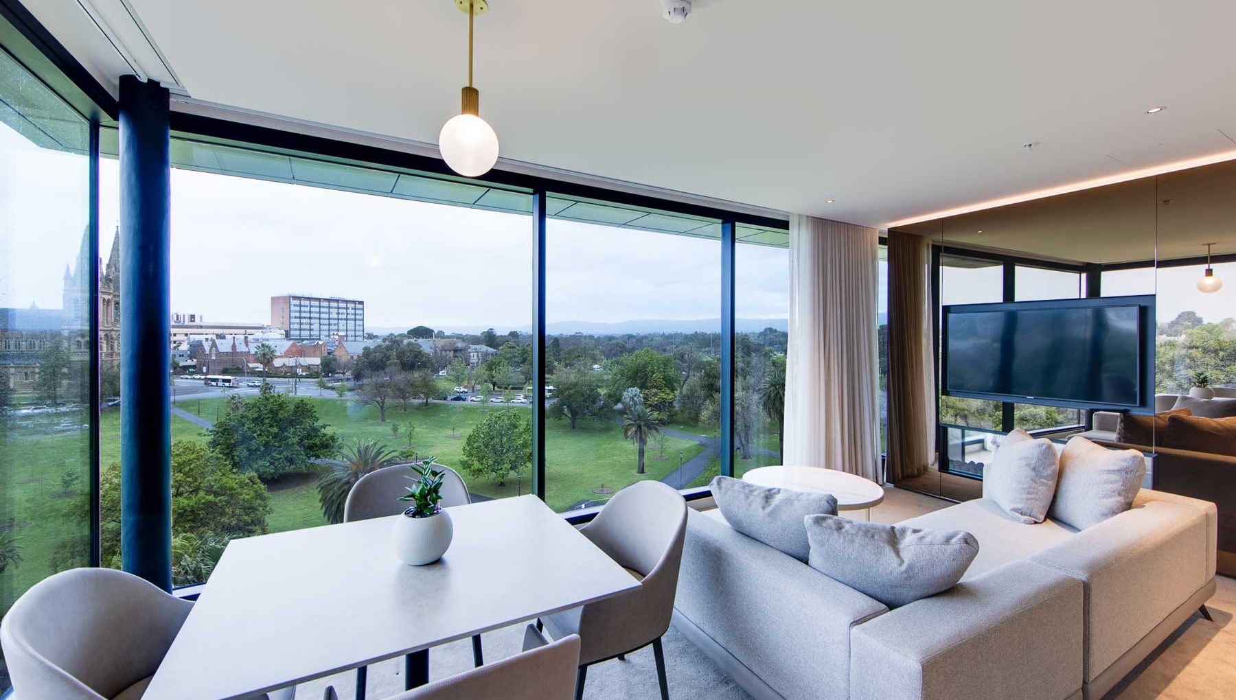 Cathedral Suite - Lounge - Oval Hotel