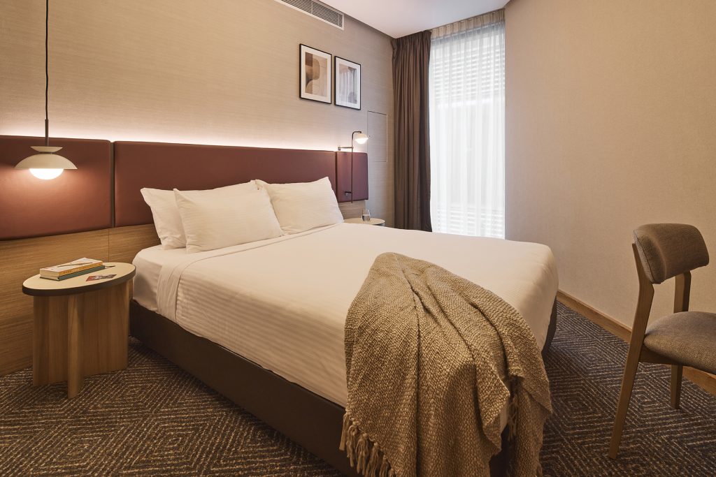 Atrium Queen Room - Image 1