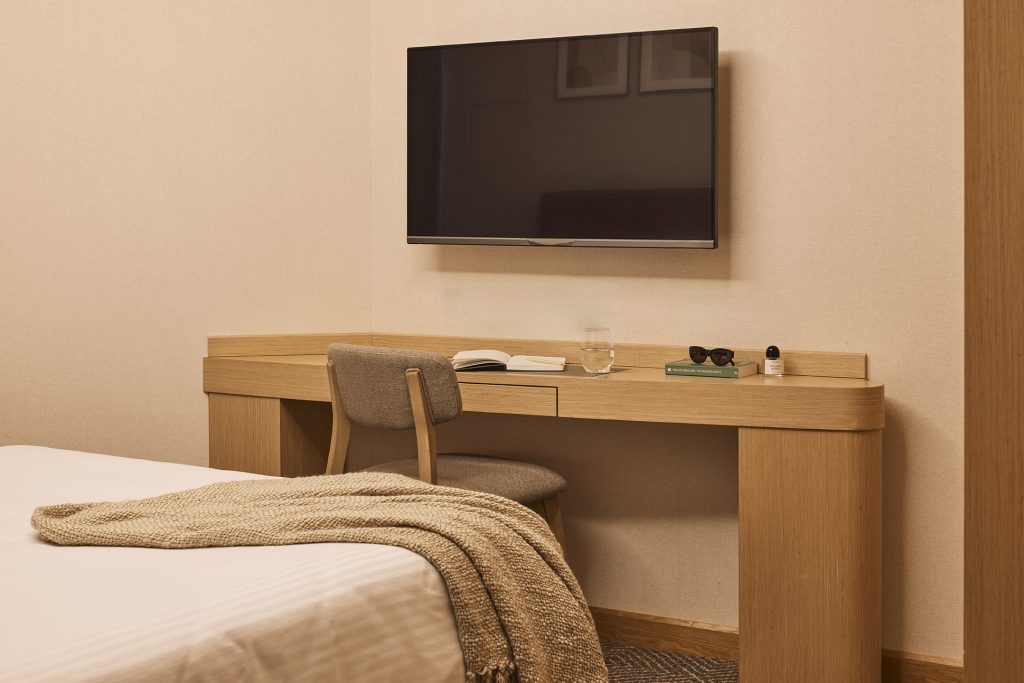 Atrium Queen Room - Image 3
