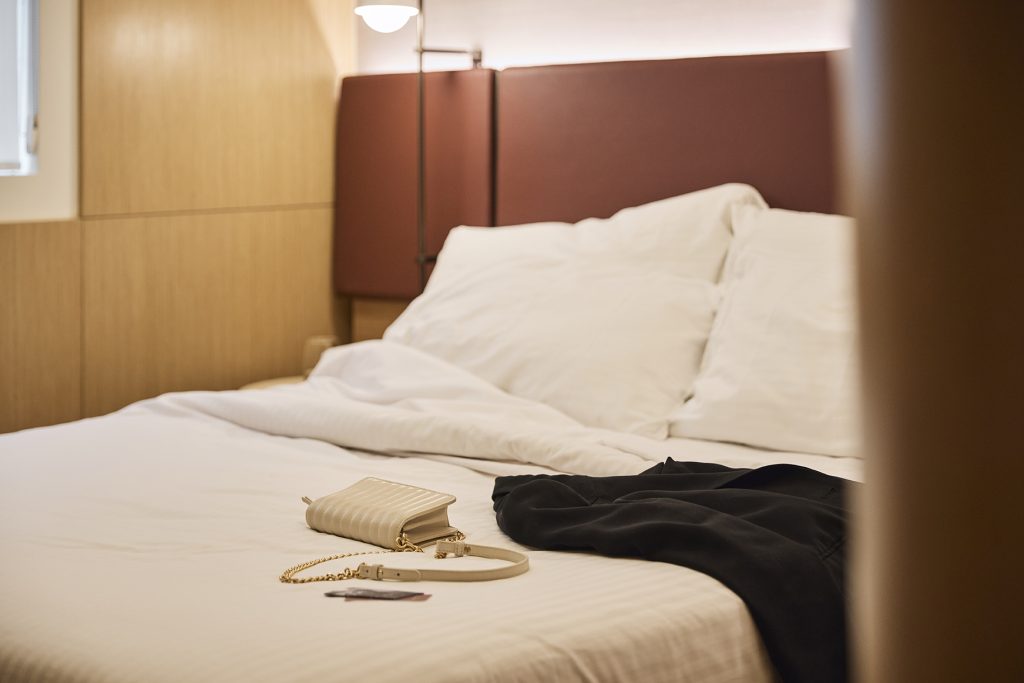 Deluxe Queen Room - Image 2