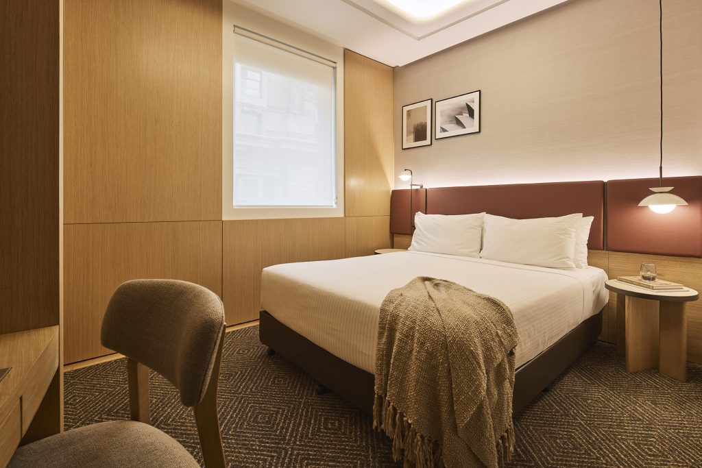 Deluxe Queen Room - Image 1