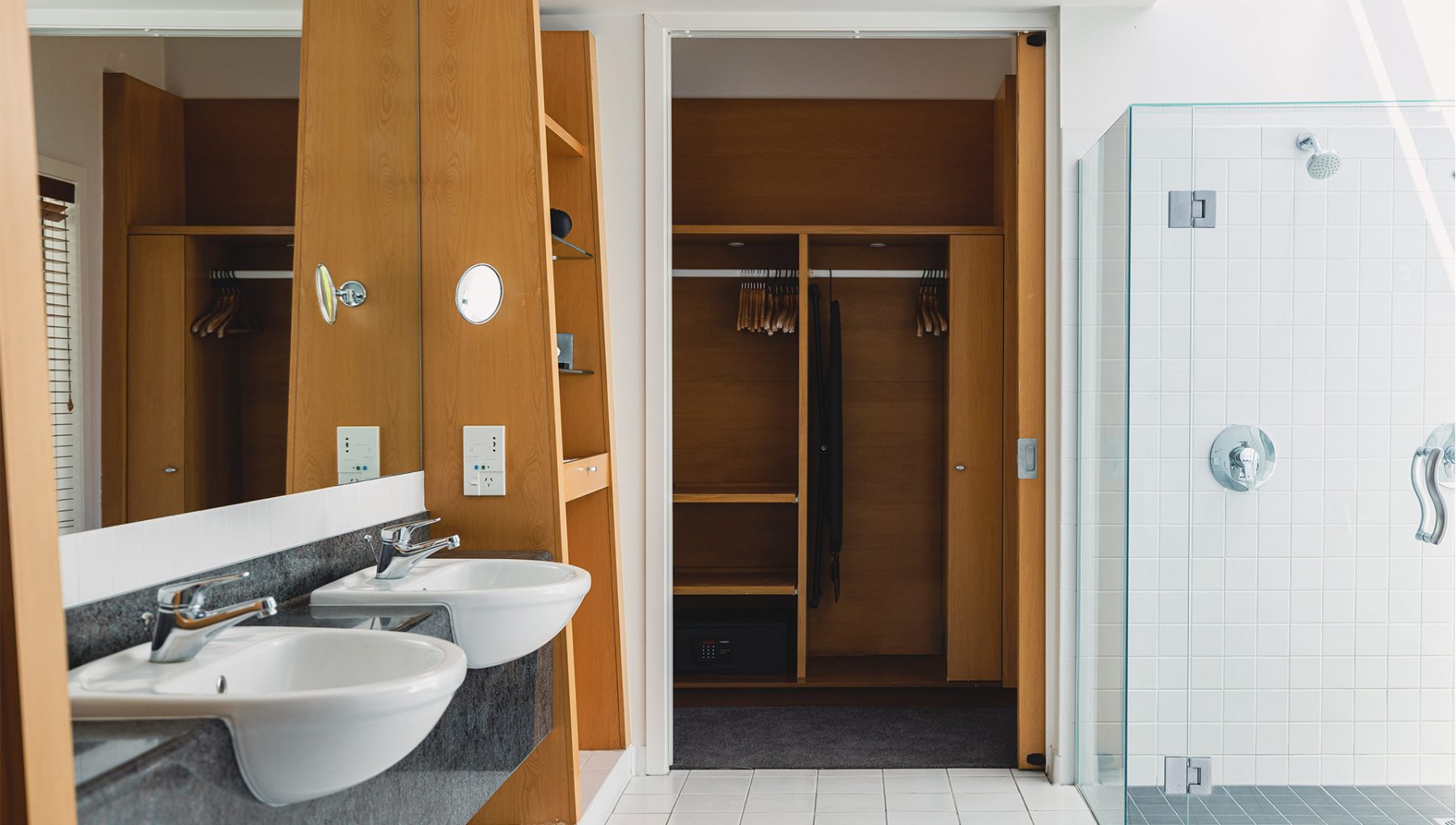 Superior King Villa Bathroom
