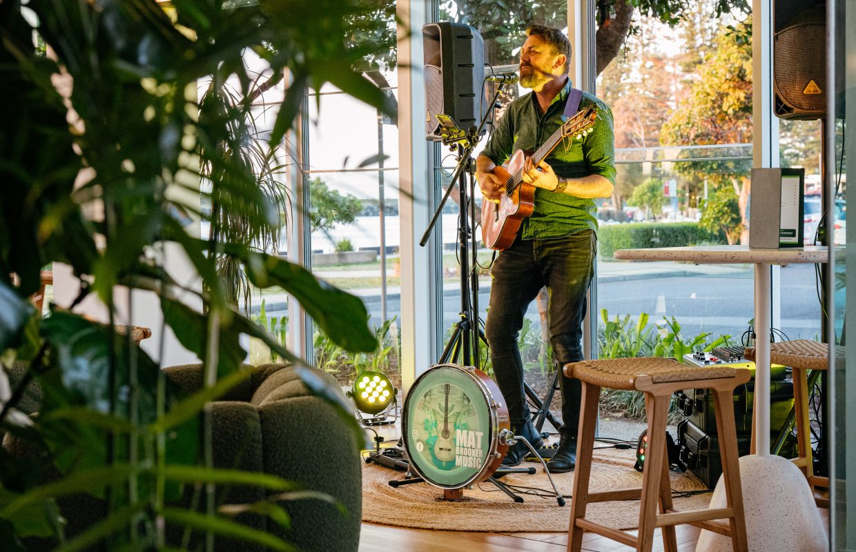 Live Music in Vivo Bar