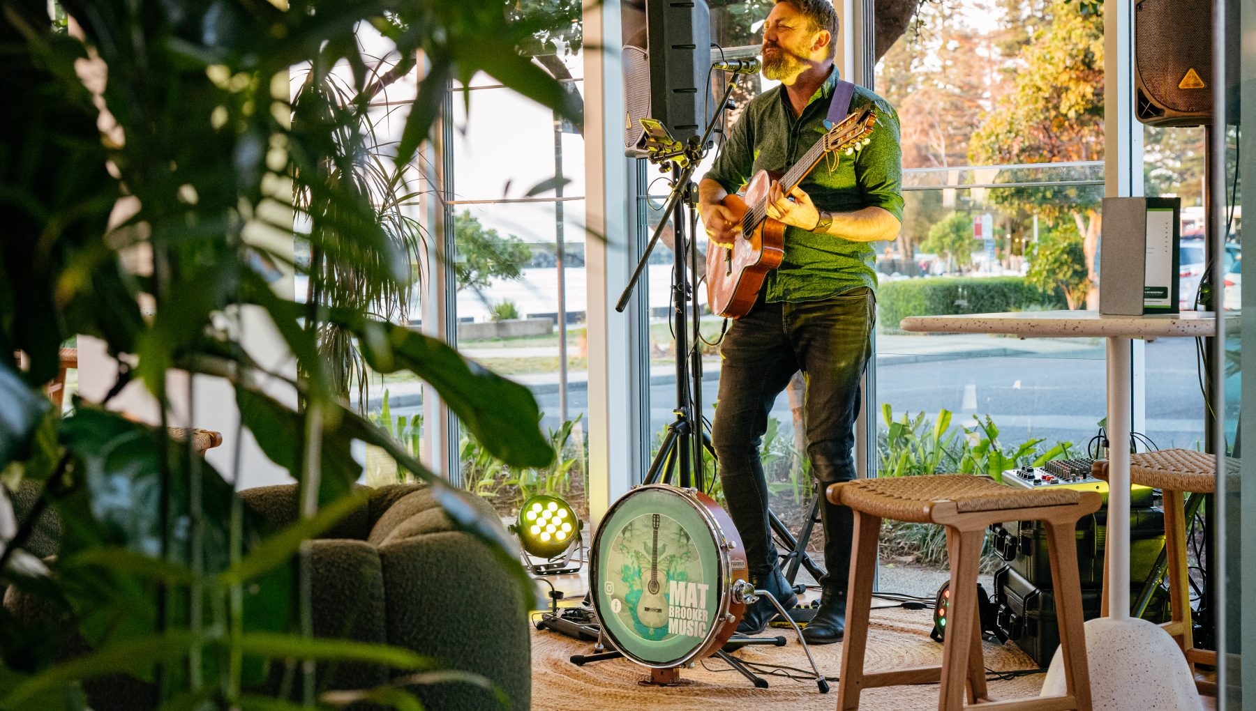 Live Music in Vivo Bar