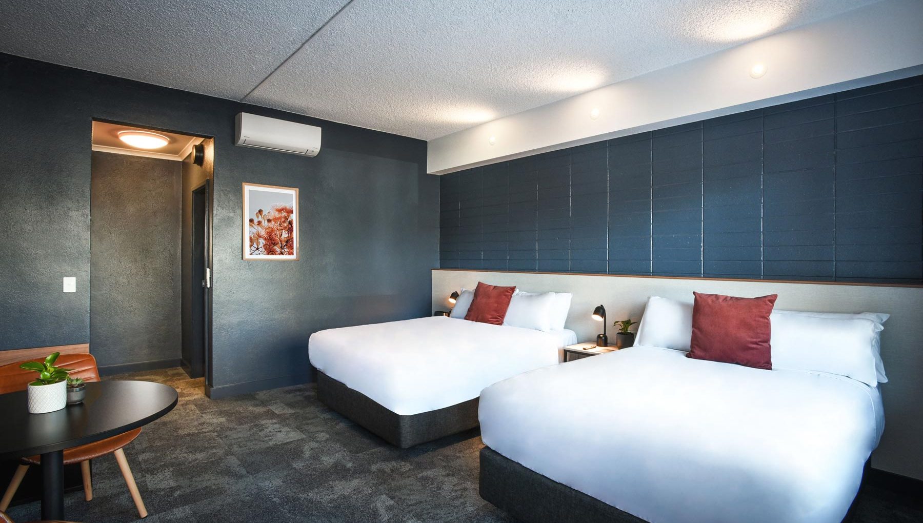 HotelMOTEL Double Double Room B2B