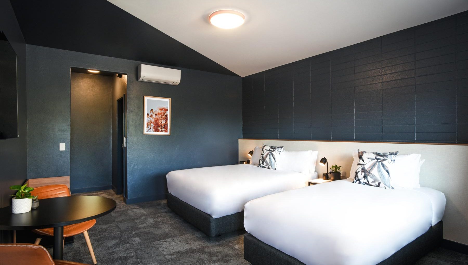HotelMOTEL Triple Room S1B