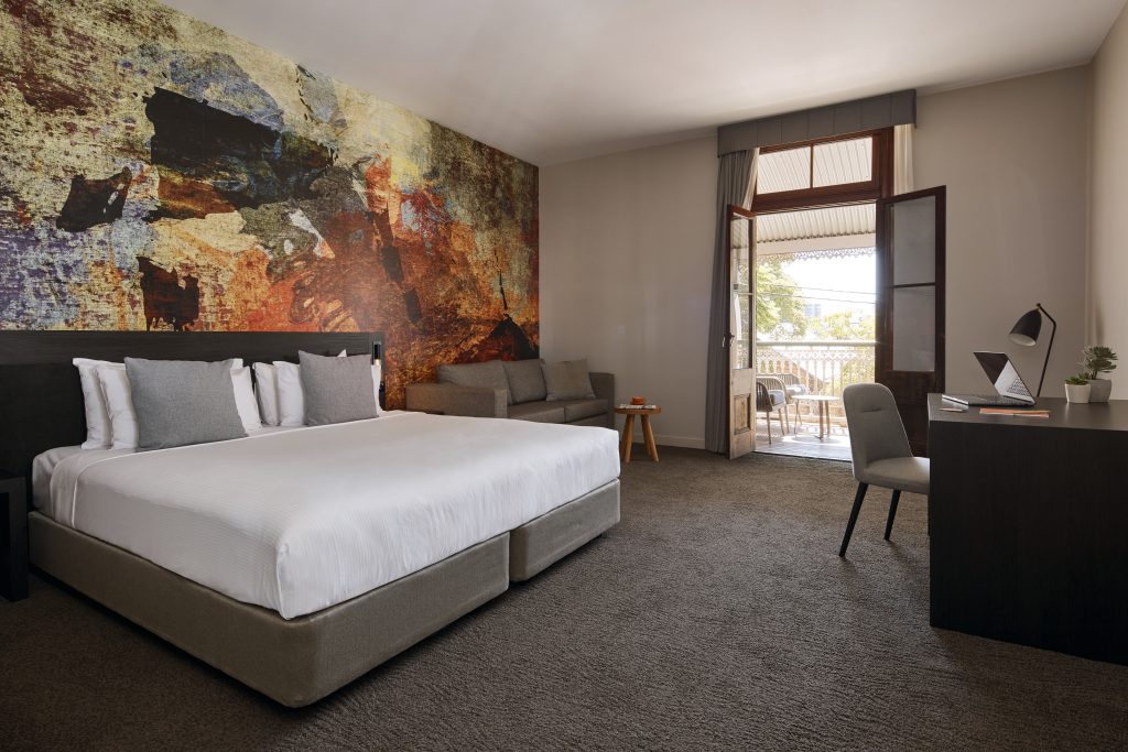 Kennigo Terrace King Room - Image 1