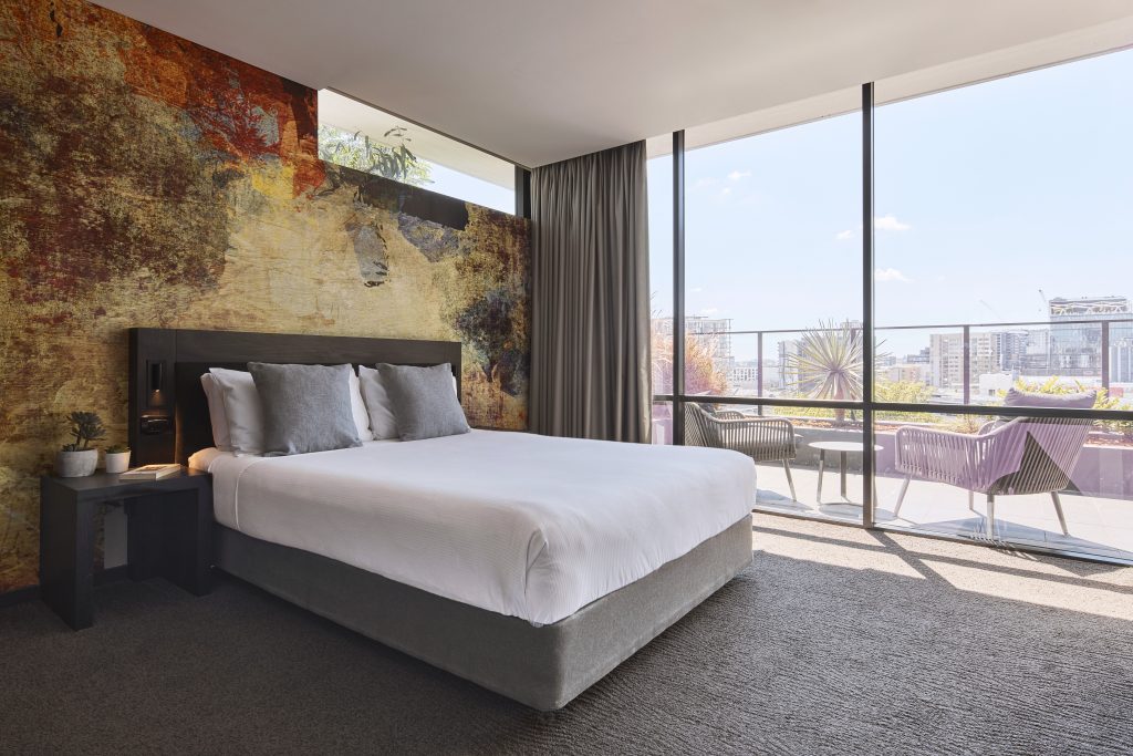 Kennigo Vista Terrace Queen Room - Image 1