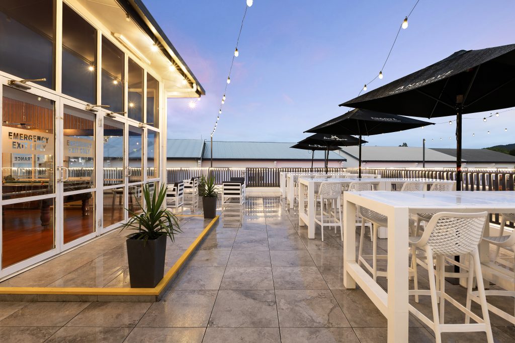Squires Cocktail Bar & Beer Garden