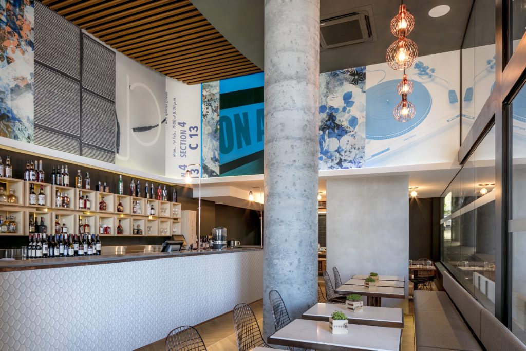 Bar & Kitchen
