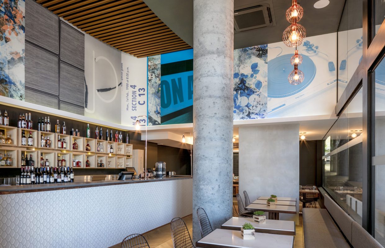 Bar & Kitchen