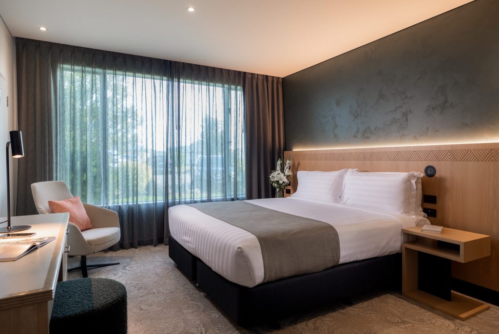 Deluxe Accessible King/Twin Room - Image 1