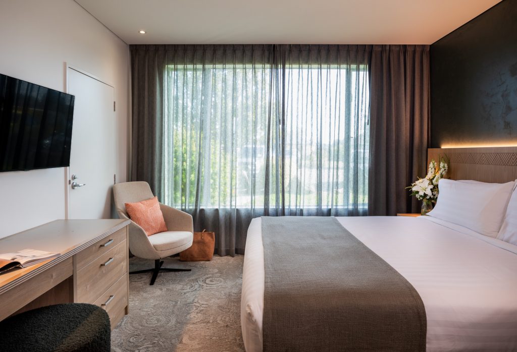 Deluxe Accessible King/Twin Room - Image 2
