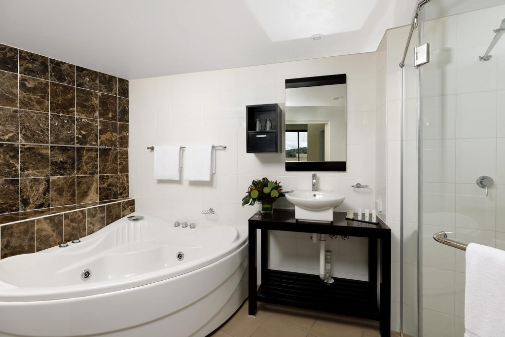 Deluxe Spa Suite - Image 3
