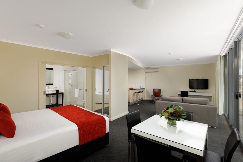 Deluxe Spa Suite - Image 2
