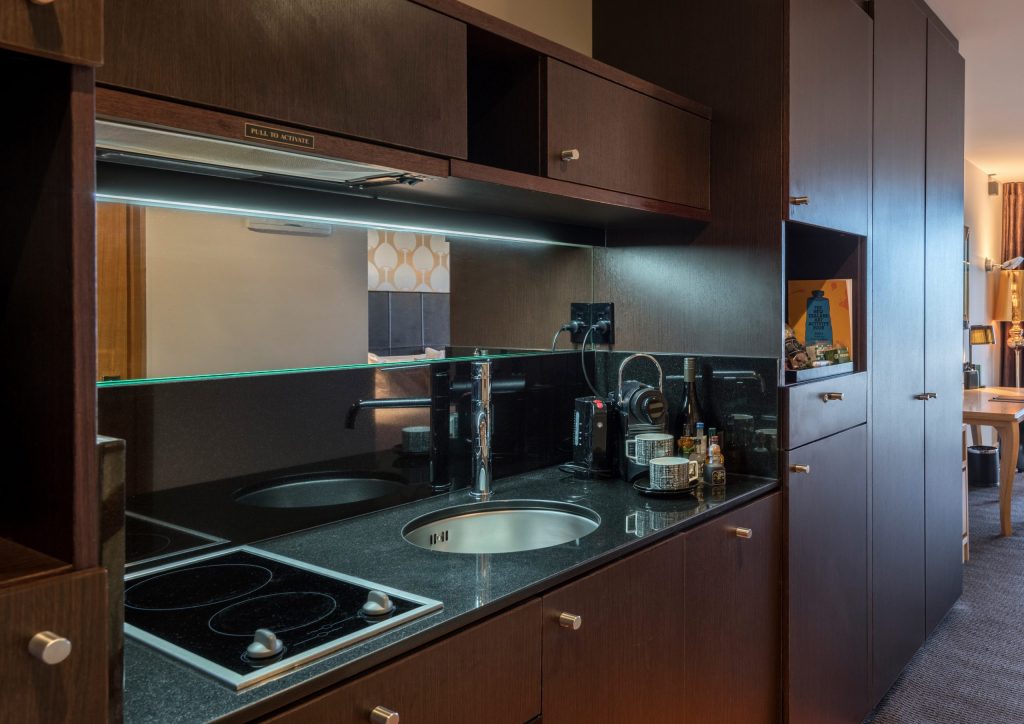 Studio Apartment King Harbour View - Image 3