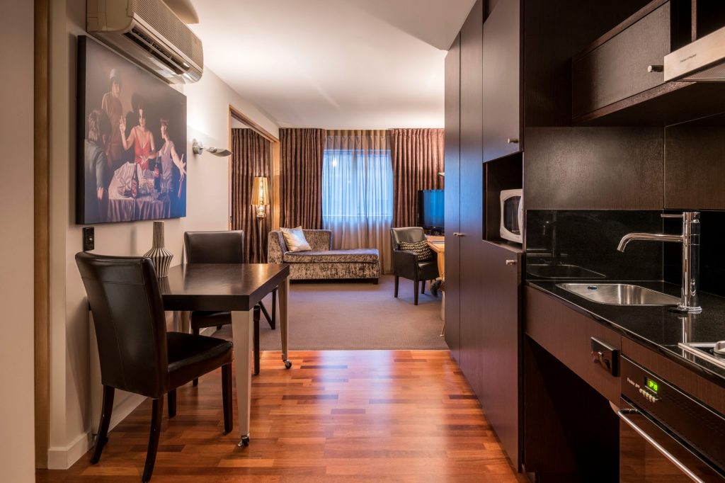 One Bedroom Apartment Harbour View - Image 3