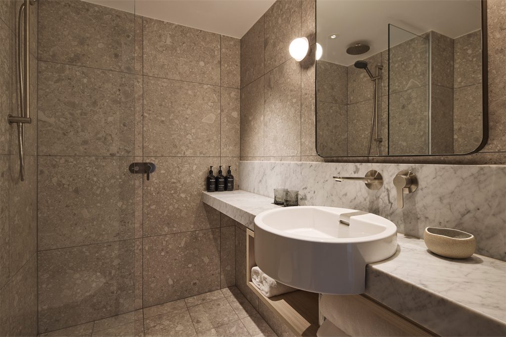 Rydges Twin Room - Image 3