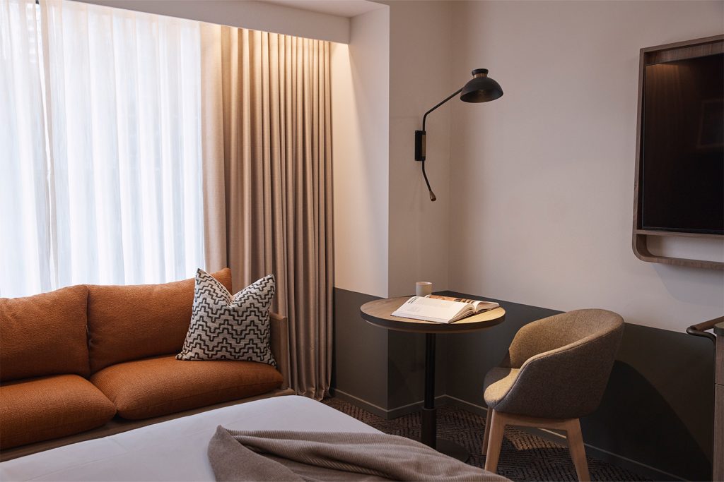 Rydges Twin Room - Image 2