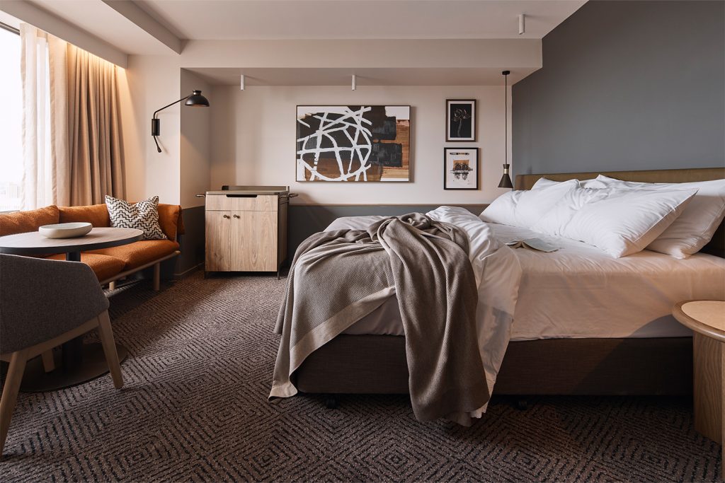 Rydges Deluxe Corner King - Image 2