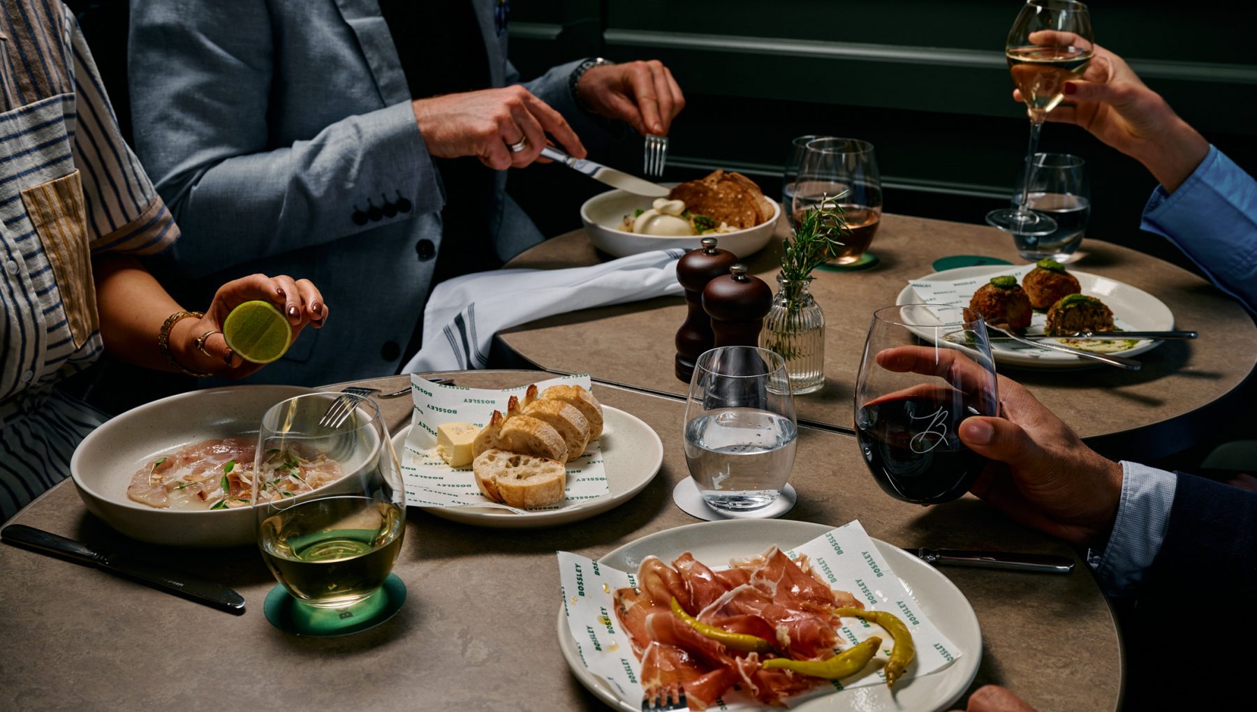 Bossley Bar & Restaurant | Pre-Theatre Dining | Rydges Melbourne Hotel