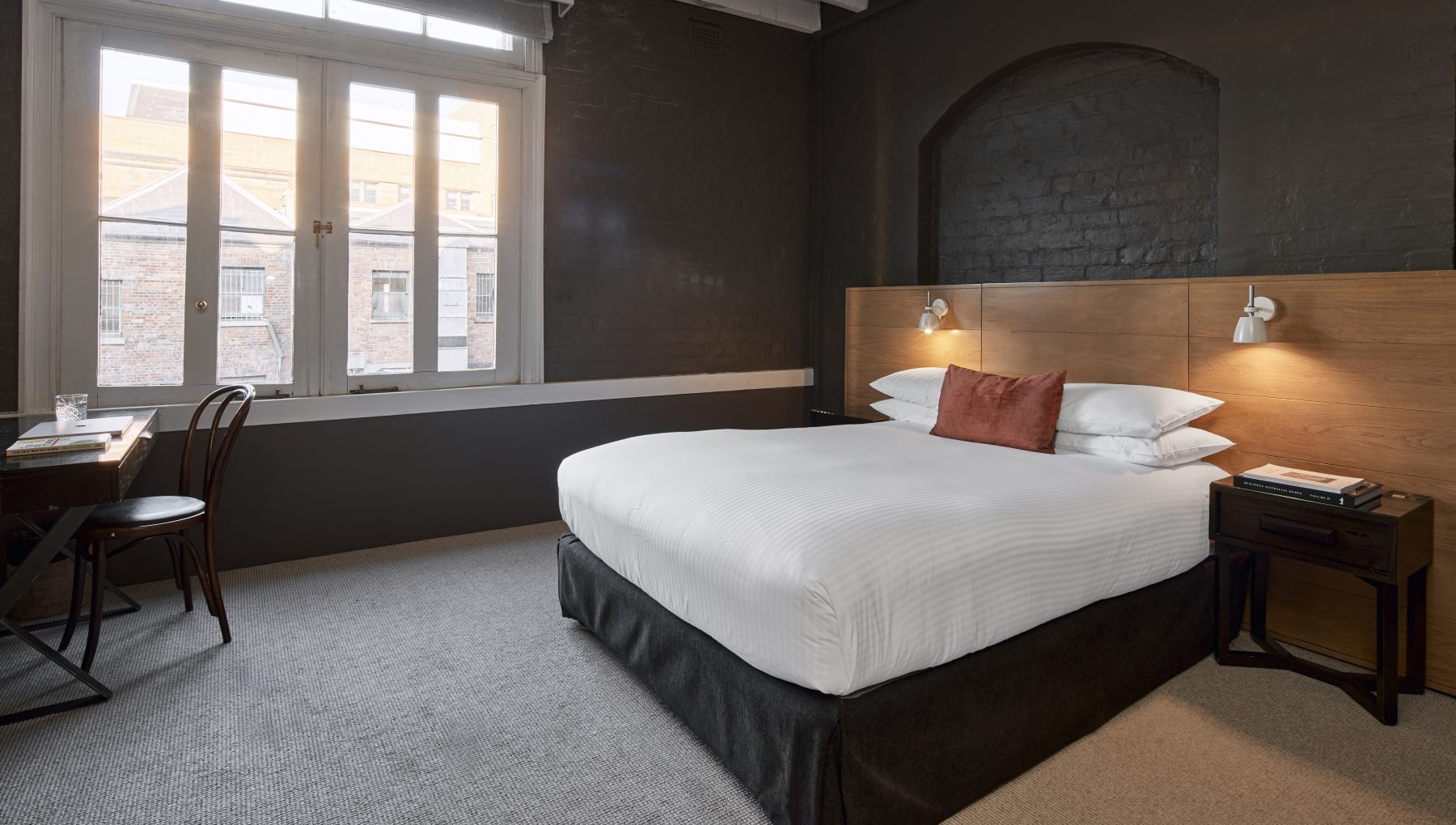 Hotel & Rooms