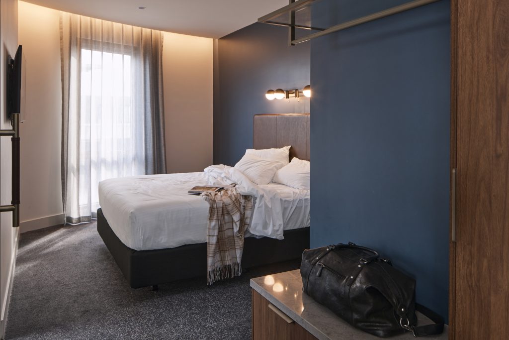 Executive One Bedroom King Courtyard Apartment - Image 1