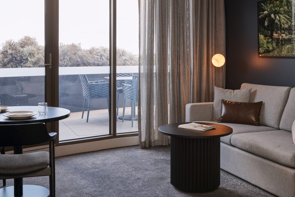 Executive One Bedroom King Courtyard Apartment - Image 3