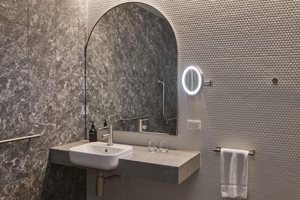 Accessible King Room - Image 3