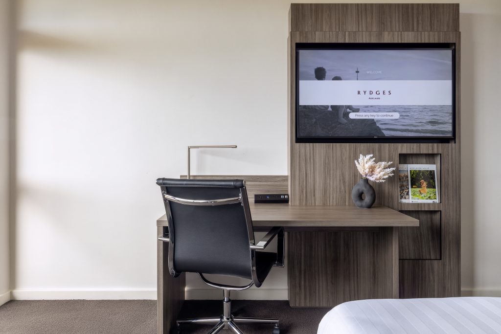 Standard King Room - Image 2