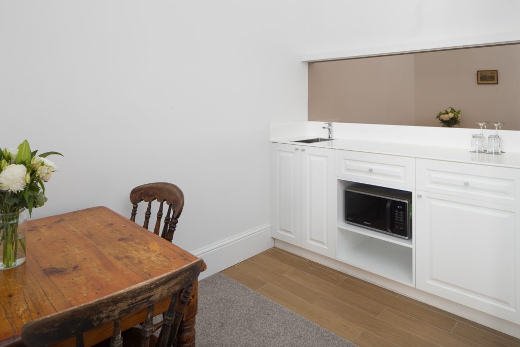 1 Bedroom Antique Suite - Image 2
