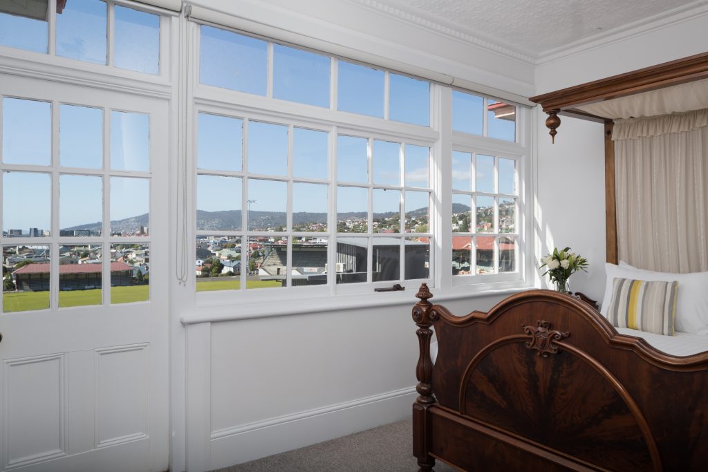 1 Bedroom Antique Suite - Image 3