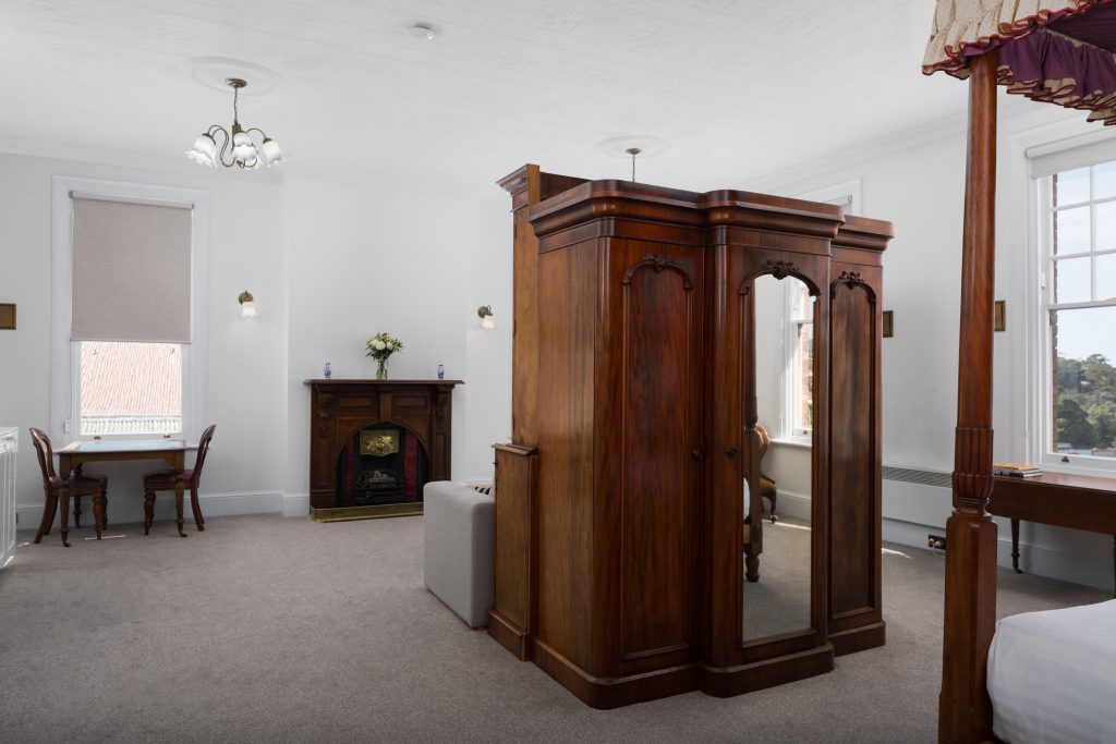 The Manor Suite - Image 2