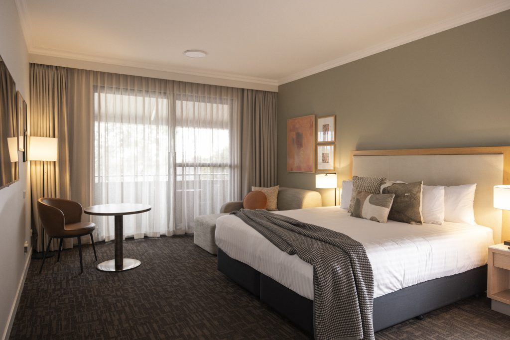 Deluxe King Spa Studio - Image 1