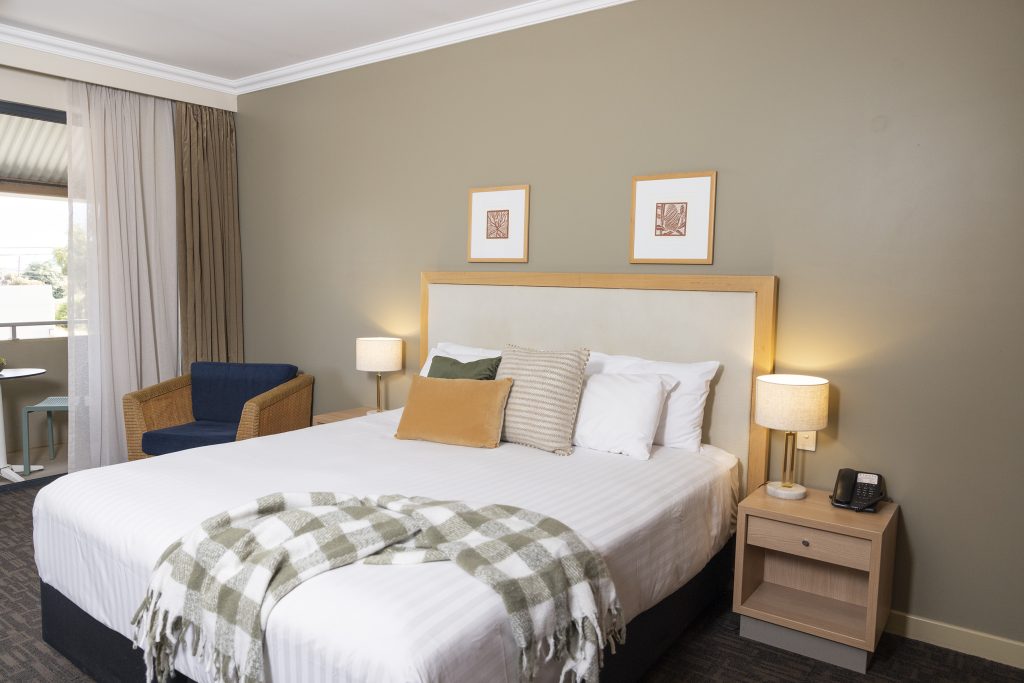 Deluxe King Spa Balcony Studio - Image 1