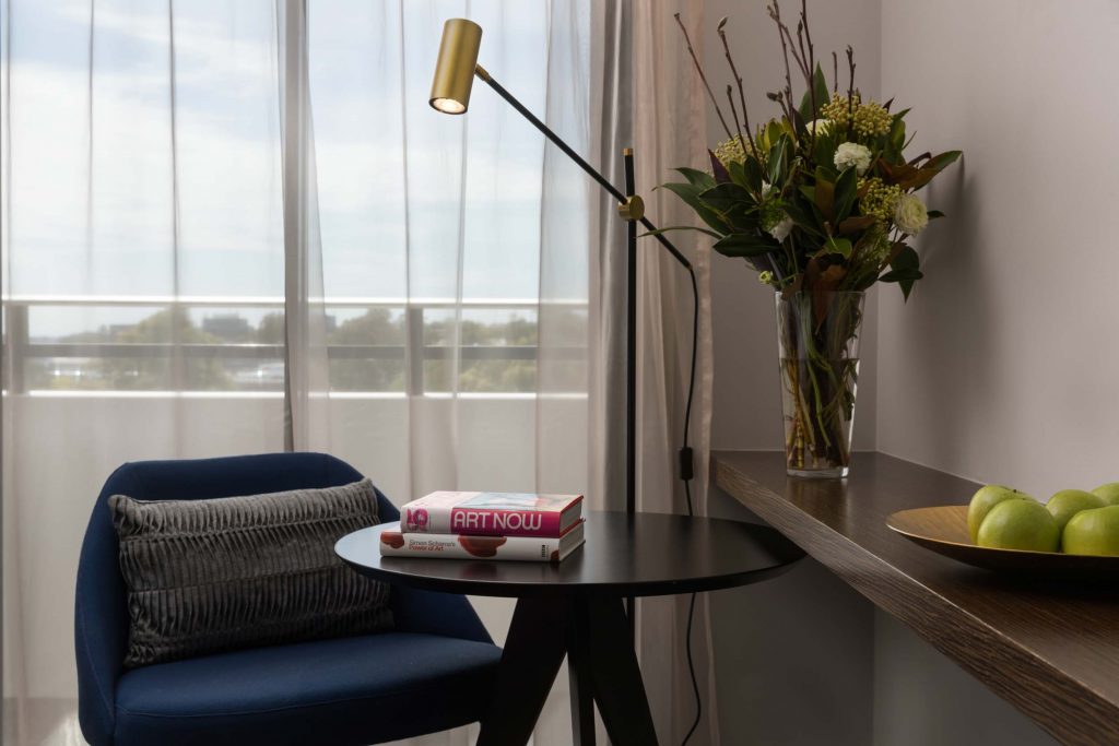 Rydges Campbelltown - Executive Spa Room - Reading Corner