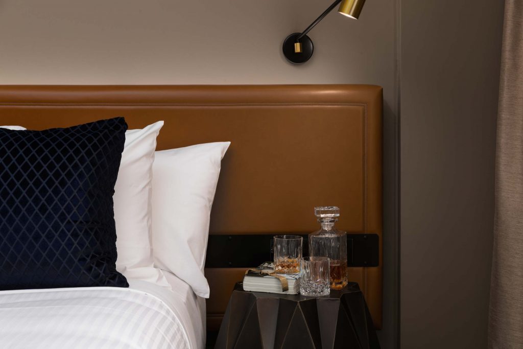 Rydges Campbelltown - Executive King Room - Bedhead