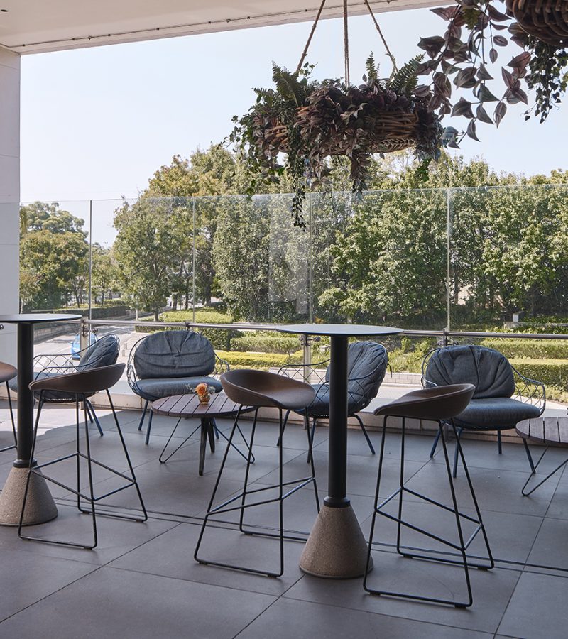 Patio – Cocktail Lounge