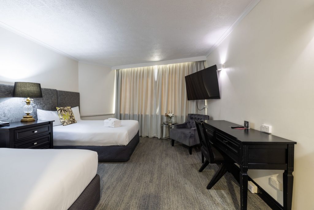 Deluxe Twin - Image 1