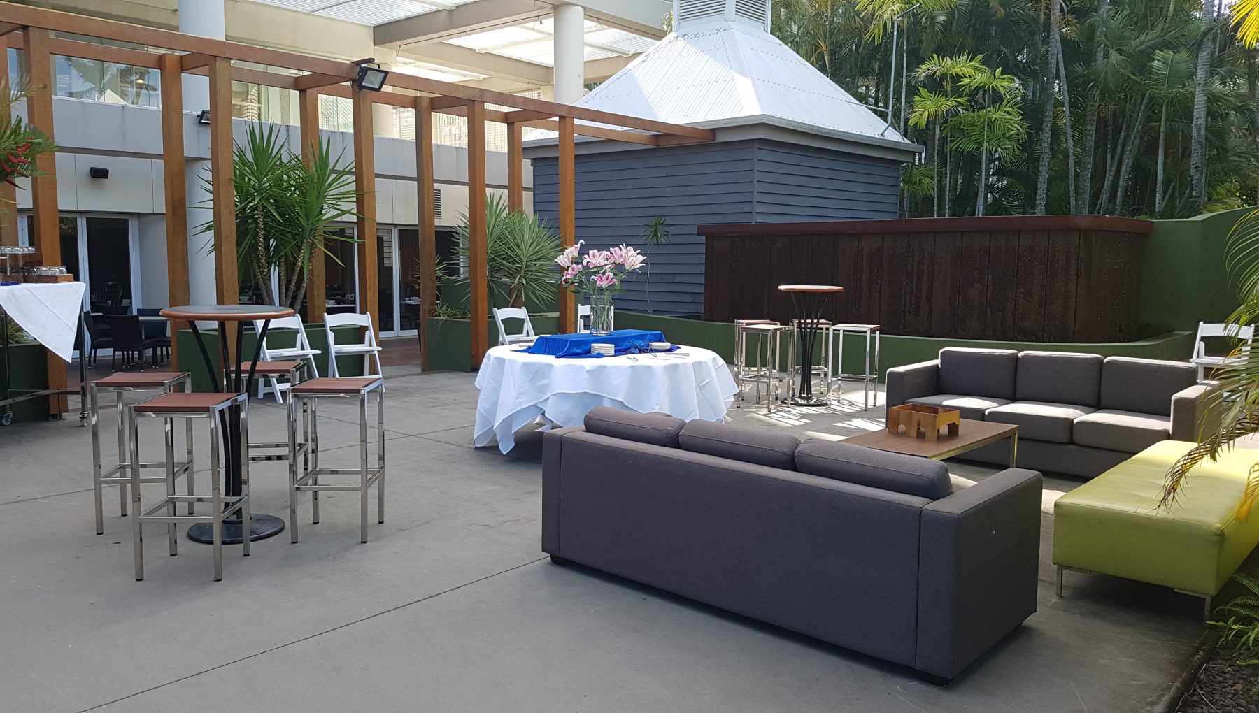 Fire & Icet Terrace - Rydges Esplanade Resort Cairns