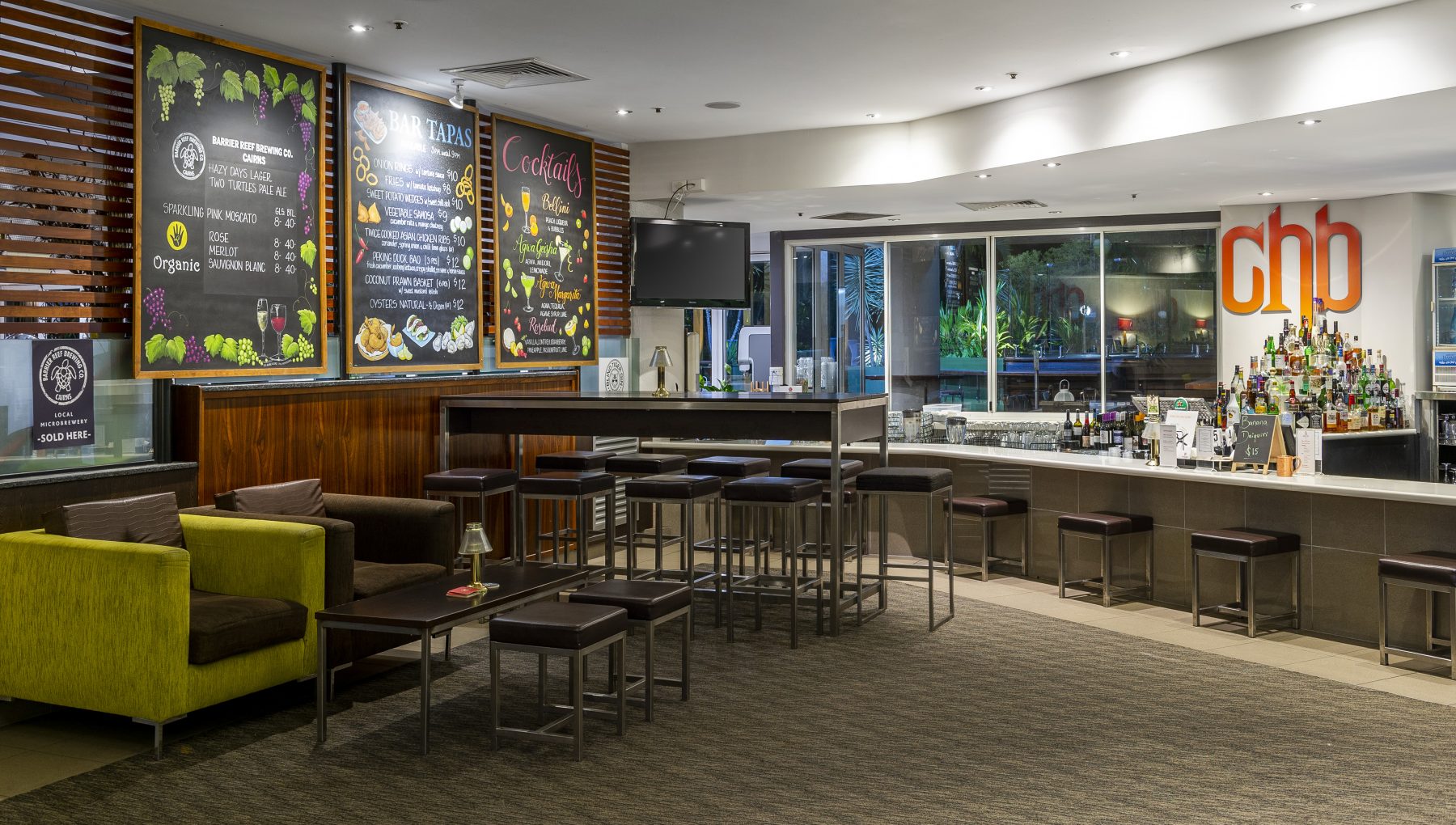 CHB_BAR_Rydges Esplanade Resort