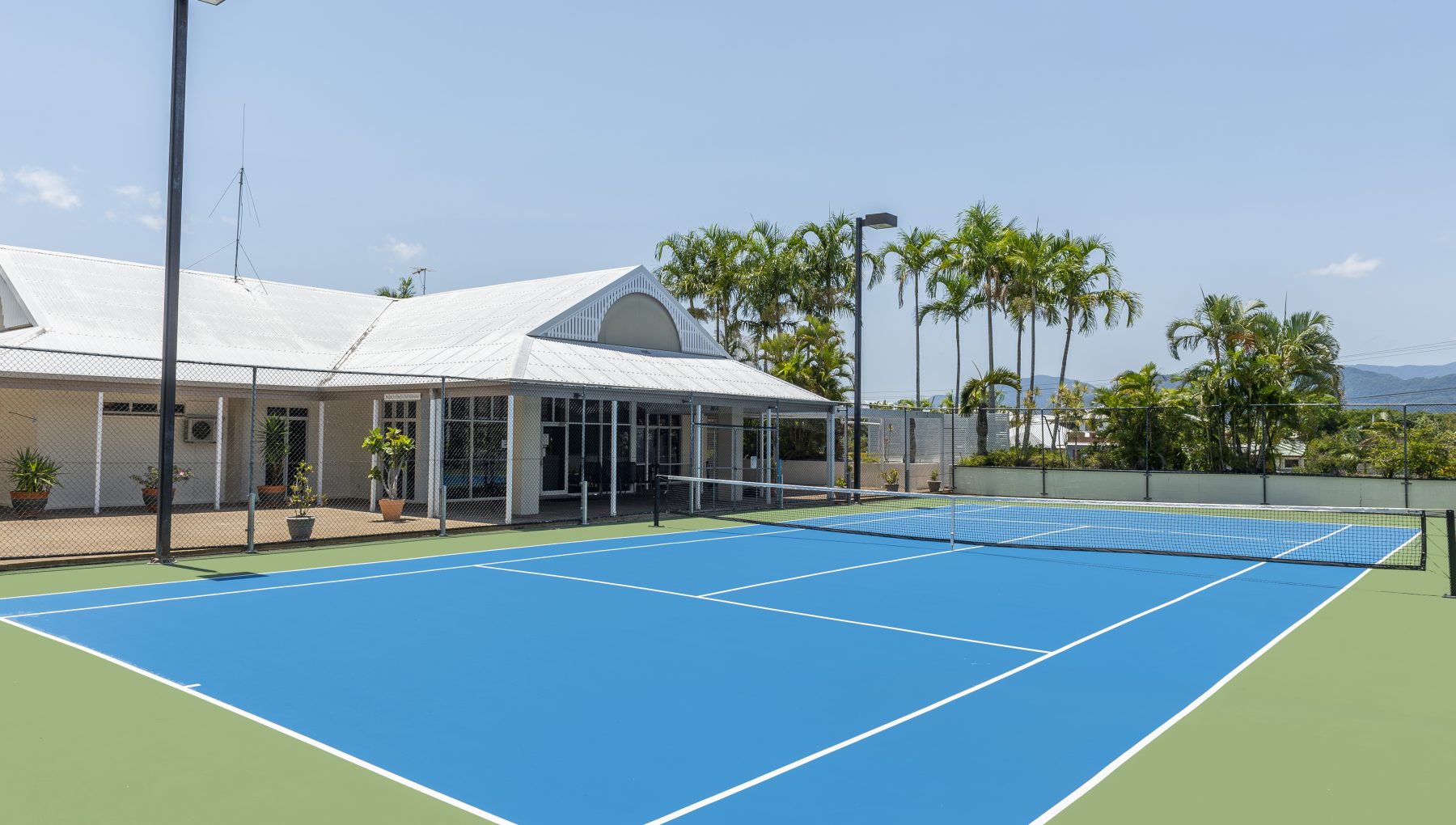 Rydges Esplanade Resort - tennis courts - fitness facilities