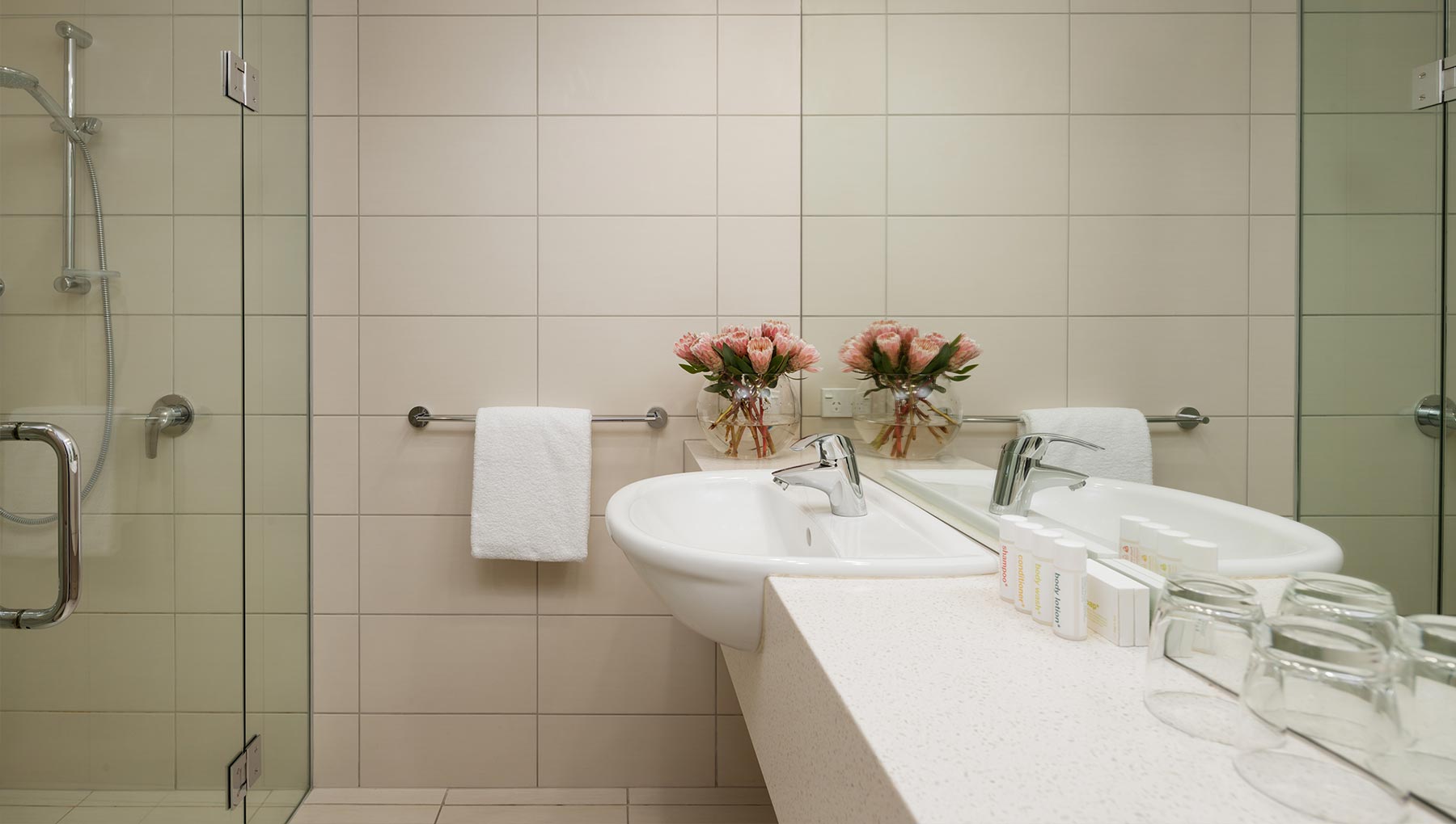 Rydges Latimer Christchurch Hotel Bathroom