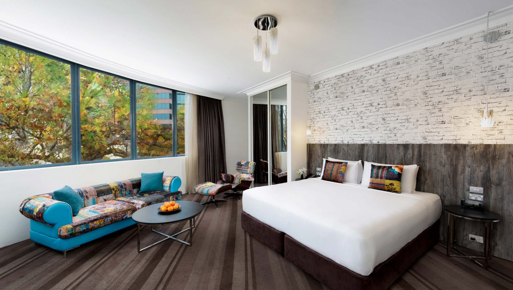 Rydges Sydney Central - Studio Suite - Bed and Lounge