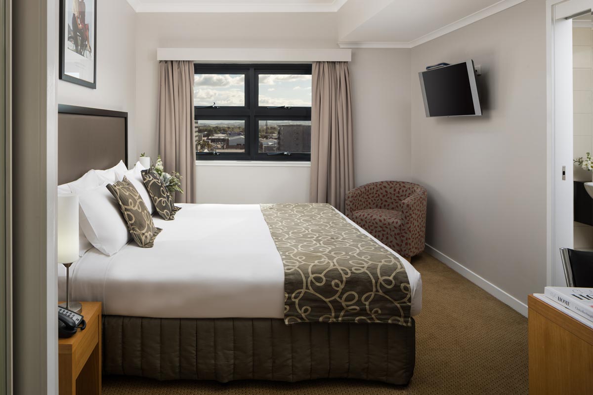 Studio King Bedroom - Rydges Mackay Suites